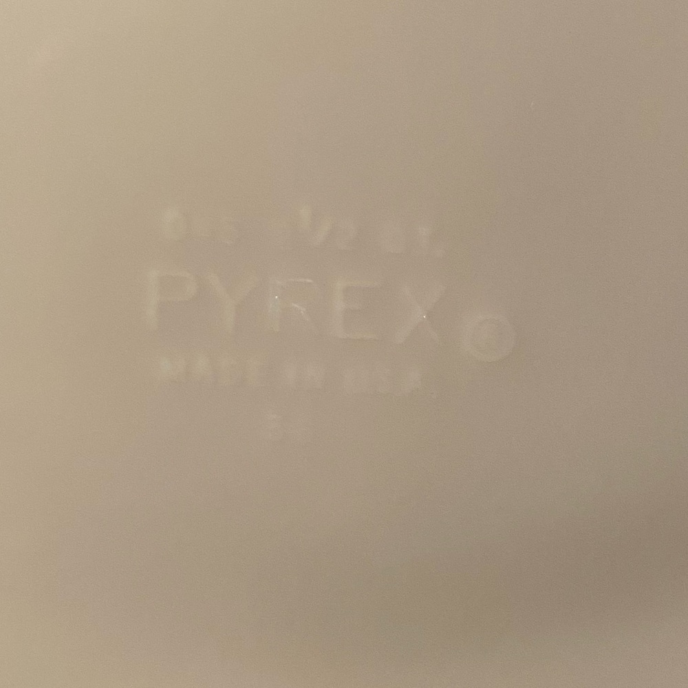 Pyrex 45 2 1/2 qt Early American Vintage Pattern Kitchen Collectible - Picture 4 of 4